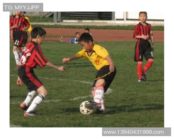 谢润鹏足球之路：从青涩少年到职业球员的成长历程与梦想追逐