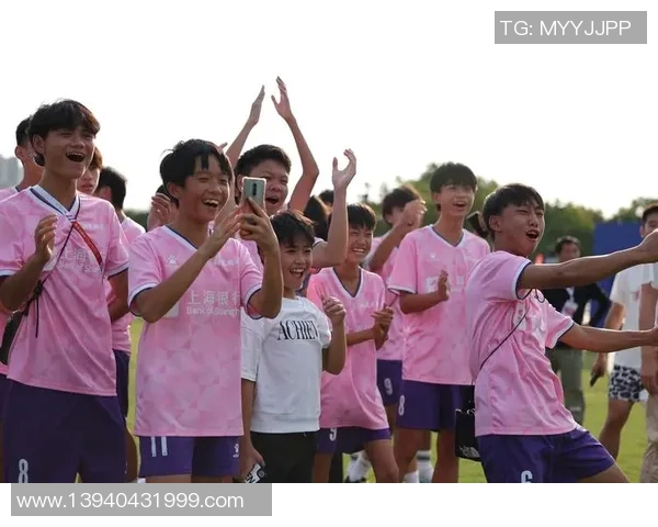 足球的交接与传承探讨:从青训到职业联赛的接力赛 足球的交接与传承探讨:从青训到职业联赛的接力赛